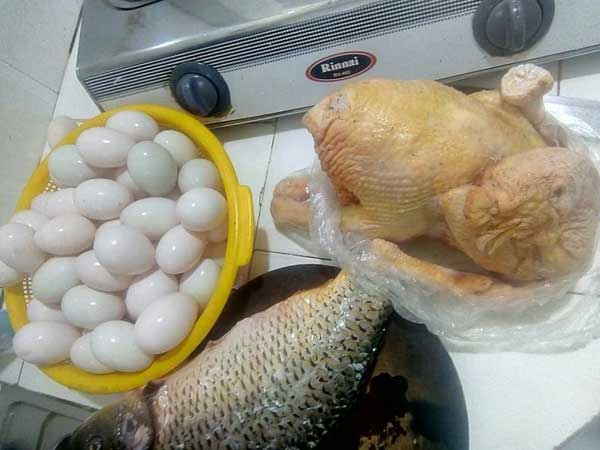 Lương 30 triệu cuối tháng hết sạch, vợ chồng trẻ khổ sở xin 'viện trợ' từ quê