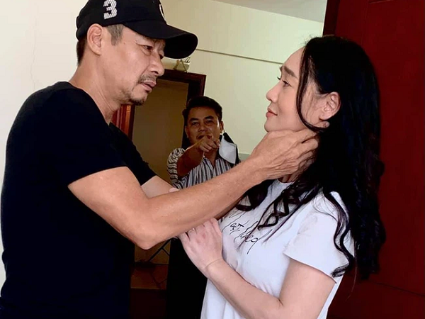 Hương vị tình thân: Né 'thính' bà Bích nhưng ông Sinh lại công khai bày tỏ với bà Xuân 'Bước đường cùng thì hãy về với anh'