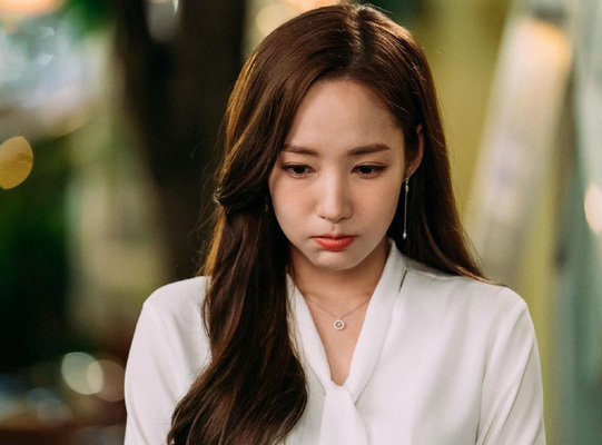 Sáng tỉnh dậy không thấy chồng nằm bên cạnh, tôi bàng hoàng gọi cho anh thì nhận 1 lời cay nghiệt