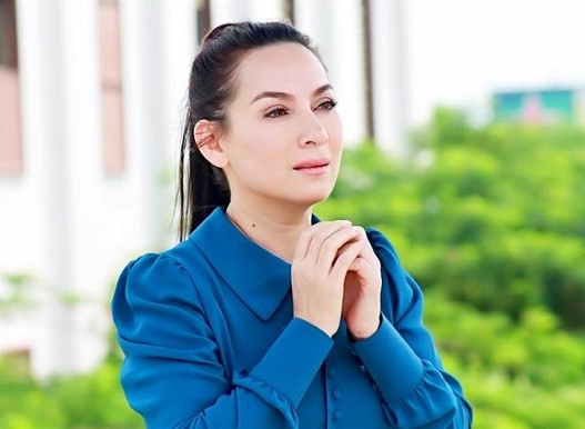 Con gái Phi Nhung cho biết nữ ca sĩ đang phải lọc máu vì bệnh trở nặng