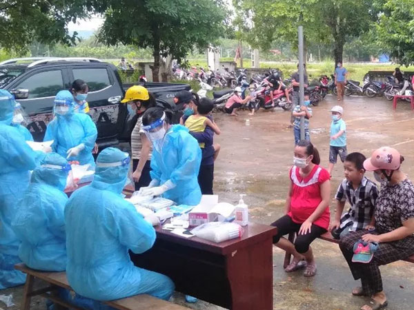 Cô giáo nhiễm Covid-19 sau ngày tựu trường: 2 học sinh lớp 1 trở thành F0