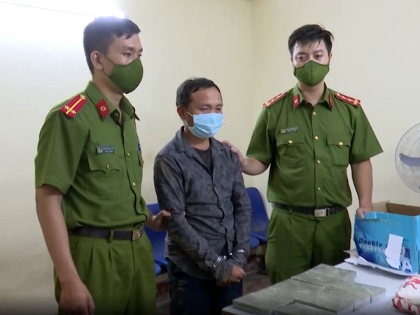 Nhận chuyển thuê 9 bánh heroin để nhận 5 triệu đồng