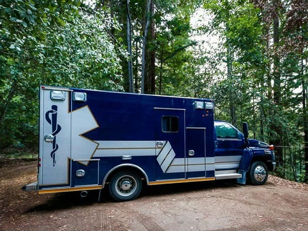 Dân chơi độ xe cứu thương thanh lý thành mobihome: Bên ngoài hầm hố, bên trong siêu rộng, chi phí vài trăm triệu