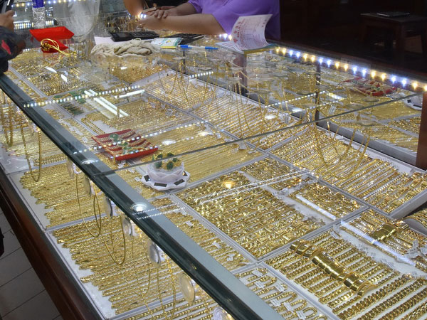 Giá vàng hôm nay 28-8: Vọt lên mạnh mẽ, USD suy yếu trên diện rộng