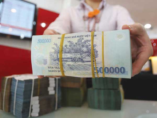 Lãi suất ngân hàng đồng loạt giảm mạnh, xuống thấp nhất 4%/năm