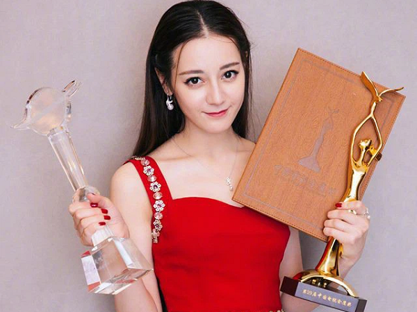 Tin đồn bùng nổ, Địch Lệ Nhiệt Ba bị điều tra vì scandal làm Thị Hậu Kim Ưng mà không ai phục, liệu có mua giải?