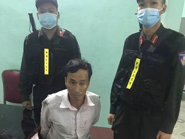 Con trai bóp cổ mẹ đẻ tử vong