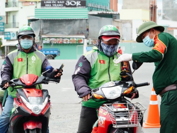 TP.HCM nới lỏng thêm 3 nhóm được đi đường, tăng cường shipper giao hàng