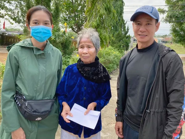 Vợ chồng Lý Hải nói rõ lý do phải in 200 trang sao kê tiền từ thiện dù fan tuyên bố 'không cần thiết'