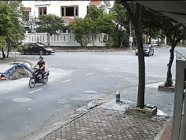Nữ tài xế lái xe ‘đi như ăn cướp’ gây tai nạn tại ngã tư
