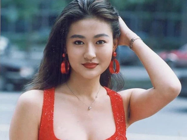 Bà hoàng 18+ bị mẹ ép dấn thân vào công nghiệp 'nóng' năm 15 tuổi, điên dại vì yêu cha nuôi giàu có và cái kết bi thảm