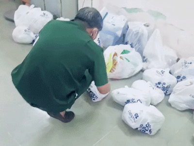 Nhìn chú bộ đội thẫn thờ trước hàng chục túi đồ ăn bị 'bom hàng' mà tức, dân mạng đề xuất hình phạt cho kẻ 'bùng tiền