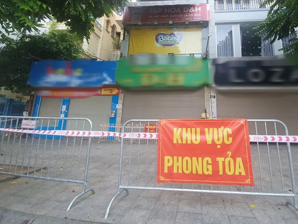 Hà Nội: Nguy cơ tiềm ẩn 'ổ dịch' thứ 2 tại Thanh Xuân từ cửa hàng tự chọn trên phố Lê Trọng Tấn