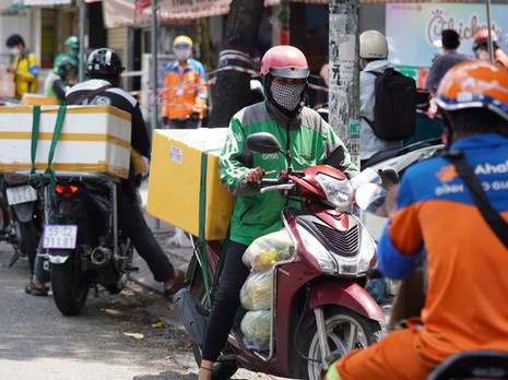 TP.HCM: Đơn hàng 'đi chợ hộ' bất ngờ giảm gần 50%