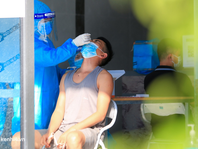 Hà Nội: Phong toả chung cư trong khu đô thị 9.000 dân, xét nghiệm tất cả người liên quan 3 ca dương tính Covid-19