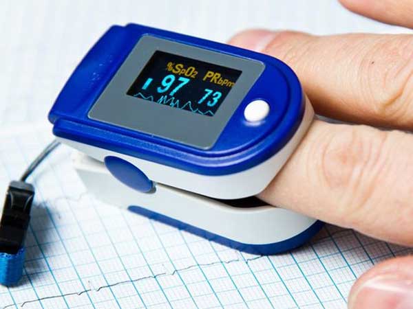 Bác sỹ khuyến cáo những lưu ý 'sống còn' khi bệnh nhân COVID-19 sử dụng thiết bị đo Sp02
