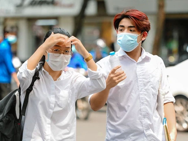 TP.HCM: Đề xuất tiêm vắc xin cho học sinh 12-18 tuổi để trở lại học trực tiếp tại trường