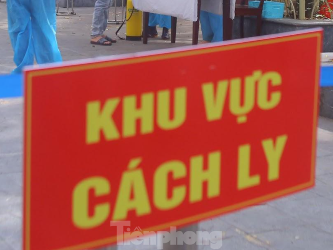 Hà Nội: Nam bảo vệ mắc Covid-19, phụ huynh từng đến trường giao nhận sách cần tự theo dõi sức khỏe
