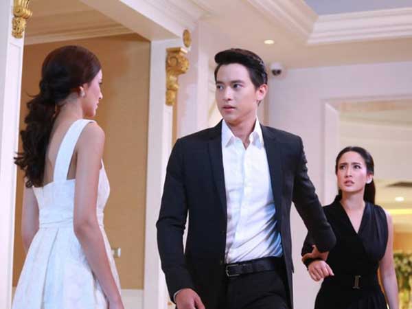 Chồng kéo vợ ngoại tình trở về để hành hạ chứ không phải là tha thứ