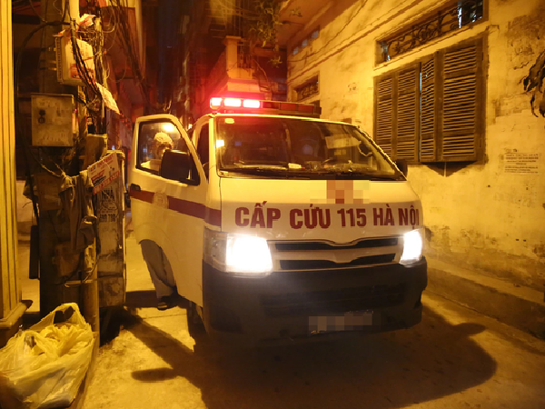 Hà Nội: Bệnh nhân gọi xe cấp cứu 115, nhân viên y tế nhất quyết yêu cầu thanh toán bằng tiền mặt rồi mới cho vào viện