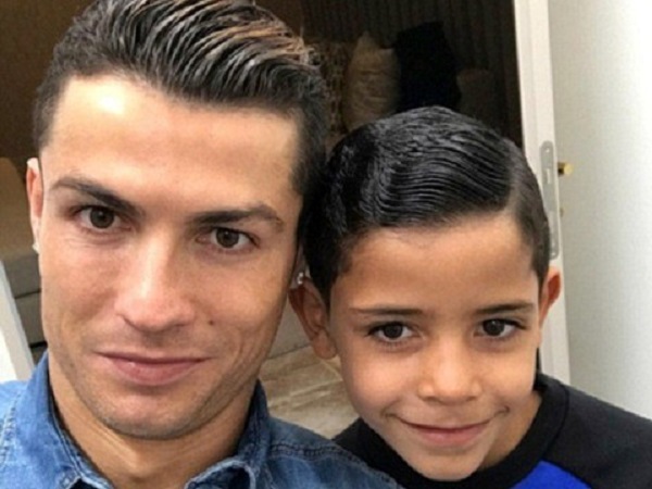 Nối gót cha, con trai Ronaldo gia nhập Manchester United