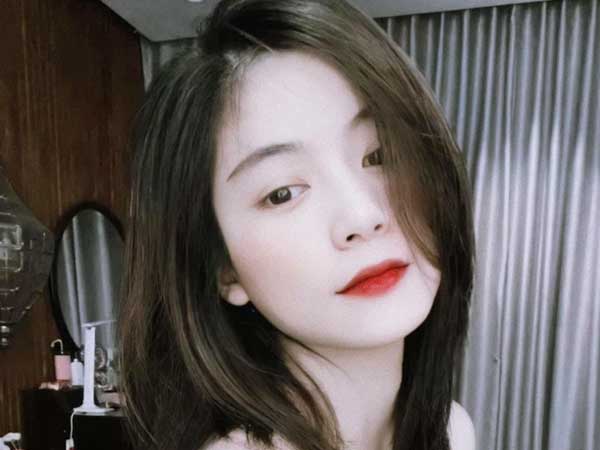 Gái xinh triệu followers tốt nghiệp đại học, anh trai 'ting ting' luôn 50 triệu làm quà sương sương
