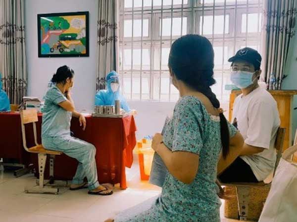 8 nguyên tắc 'nằm lòng' cho người đi tiêm vắc xin để tránh lây Covid-19 ở điểm tiêm