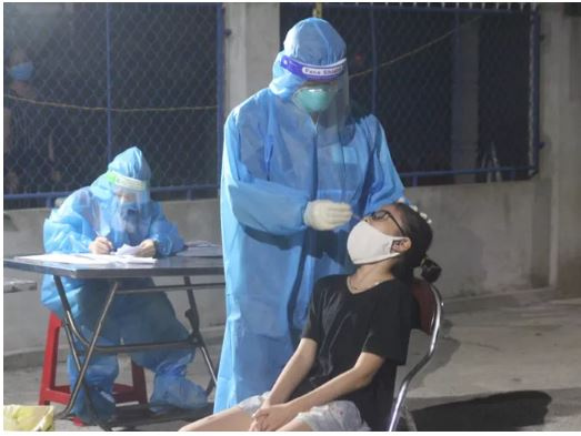 8 nhân viên y tế và và 2 nhân viên phục vụ Bệnh viện dã chiến Nghệ An dương tính SARS-CoV-2
