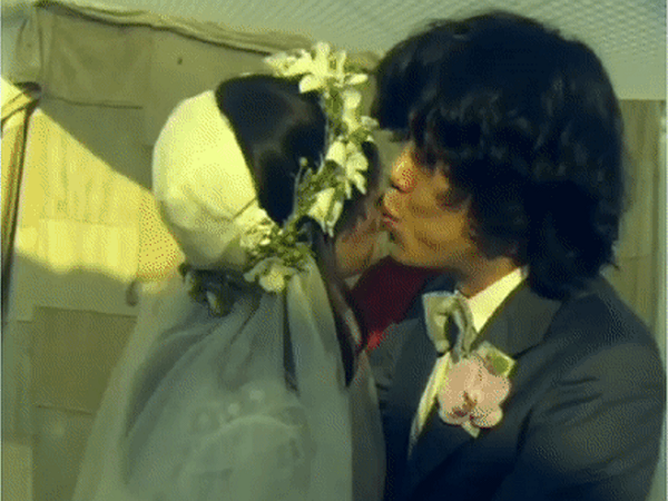 Kỷ niệm 8 năm cưới Lee Hyori, Lee Sang Soon tung ảnh chưa từng công bố khiến dân mạng phát 'sốt'