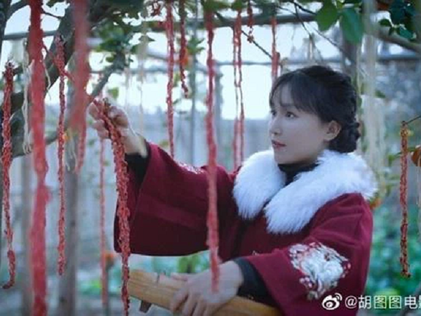 Bất ngờ về người đàn ông đứng sau làm nên 'thương hiệu triệu view' và sự thành công vang dội của Lý Tử Thất