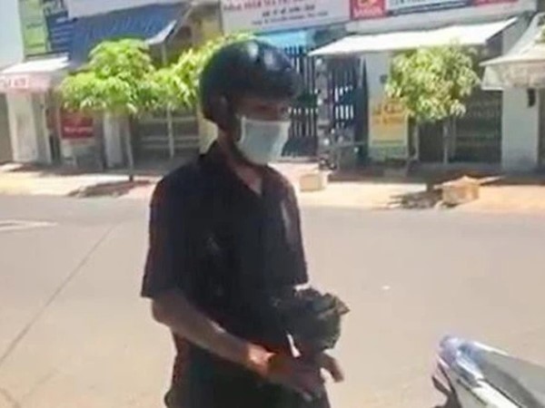 Tin mới về nam công nhân vụ 'bánh mì không phải thực phẩm' tiếp tục bị xử phạt