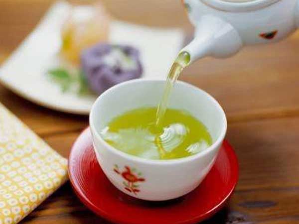5 người nộp 50 triệu đồng vì tụ tập uống nước chè trong thời gian giãn cách