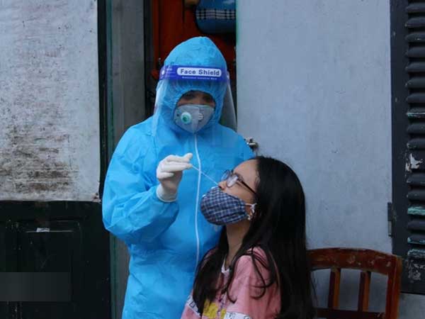 Hà Nội: Phong toả, xét nghiệm khu vực xưởng may gần chợ 365 Hà Đông sau ca dương tính SARS-CoV-2