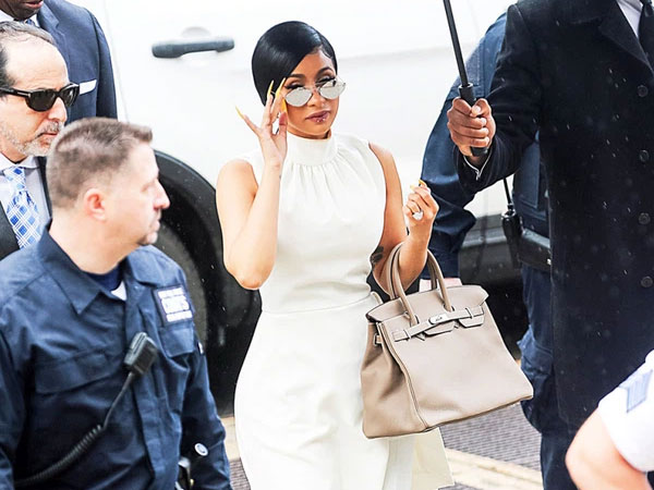 Rộ tin Cardi B phải hầu tòa vì 12 tội danh hình sự, bản cáo trạng dài dằng dặc vì vụ đánh ghen chấn động, nhưng thực hư ra sao?