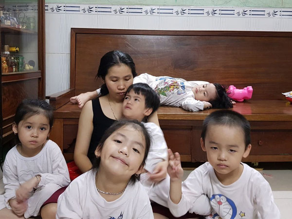 Gia đình 2 người lớn và 5 trẻ con cùng nhiễm SARS-CoV-2, 1 người không qua khỏi: Bước qua Covid-19 mới thấy nó khủng khiếp