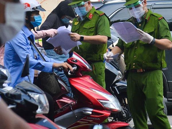 Yêu cầu thêm giấy tờ với người đi đường trong thời gian Hà Nội giãn cách xã hội