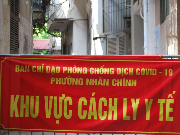 Hà Nội: Phong tỏa tạm thời khu nhà của nữ nhân viên vệ sinh ngân hàng dương tính SARS-CoV-2