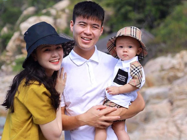 Quỳnh Anh gửi đúng 1 từ đến Duy Mạnh sau thẻ đỏ đáng tiếc, chàng cầu thủ sẽ được an ủi lắm!