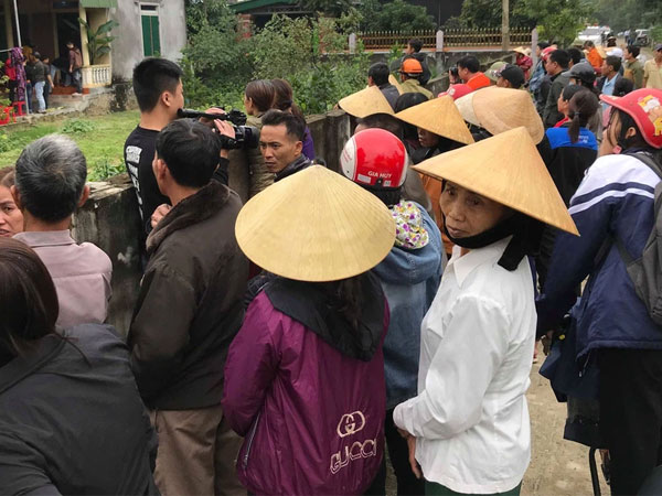 Đang nằm ngủ trong nhà thì bị sét đánh, con 4 tuổi tử vong, mẹ trọng thương