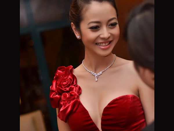 Có nữ MC từng khiến nhiều người nhức mắt vì thói quen phối đồ quá gợi cảm, độ sexy vượt cả hậu thế!