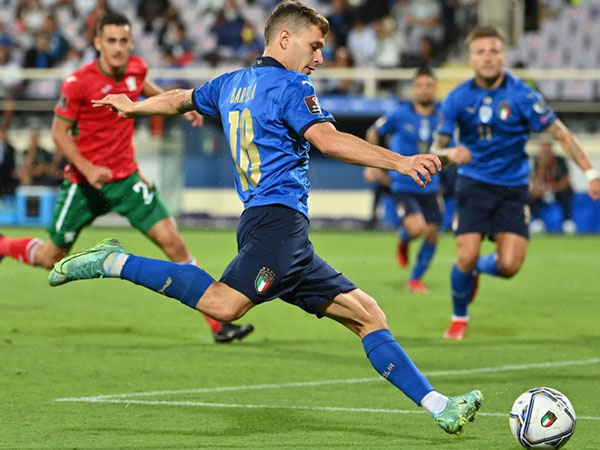 Italy bất ngờ bị cầm chân trên sân nhà