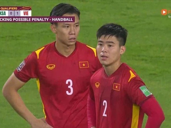 Duy Mạnh đã có ngay chia sẻ khi vừa về nước: 'Bóng đá luôn là như vậy, phải chấp nhận trong mọi hoàn cảnh'