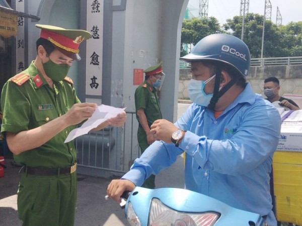 Hà Nội triển khai thêm 39 chốt trực kiểm soát phương tiện ra vào vùng 1