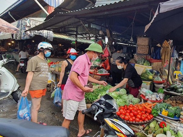 Dân vùng 1 Hà Nội: Mua hàng 2 lần/tuần, đặt online chỉ ship trong quận