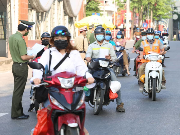Quy trình mới về xét duyệt, cấp Giấy đi đường ở Hà Nội