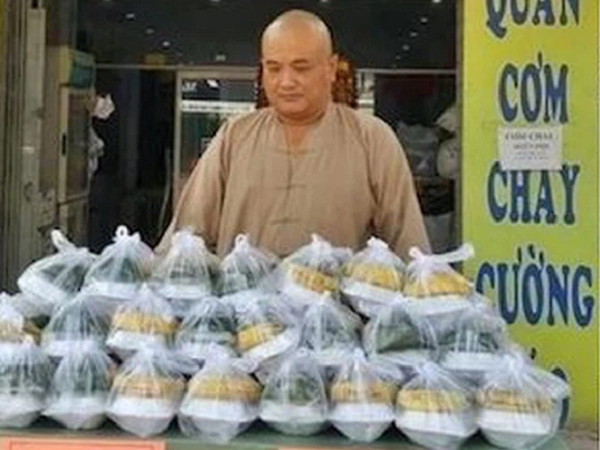 Chủ quán cơm chay từ thiện Vũ Quốc Cường cùng 17 người khác được truy tặng bằng khen của Thủ tướng