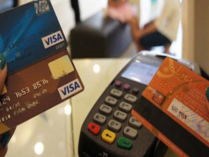 Ngân hàng bắt đầu hỗ trợ chủ thẻ tín dụng, giảm lãi suất xuống dưới 1%/tháng