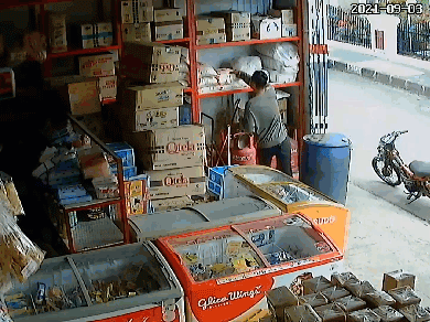 Video: Lẻn vào cửa hàng trộm bao gạo nhanh như chảo chớp
