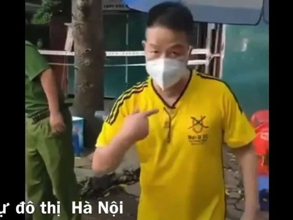 Tự xưng là giảng viên đại học, người đàn ông chửi bới, lăng mạ cán bộ trực chốt: 'Ra đây tao bảo'