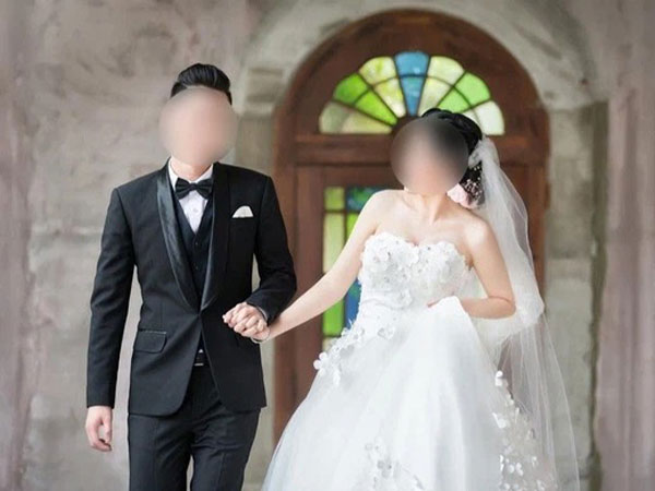 Chồng đăng bài yêu tiểu tam một vạn năm trên mạng xã hội, vợ chỉ dùng một chiêu đã khiến đôi gian phu dâm phụ nhục nhã thảm hại